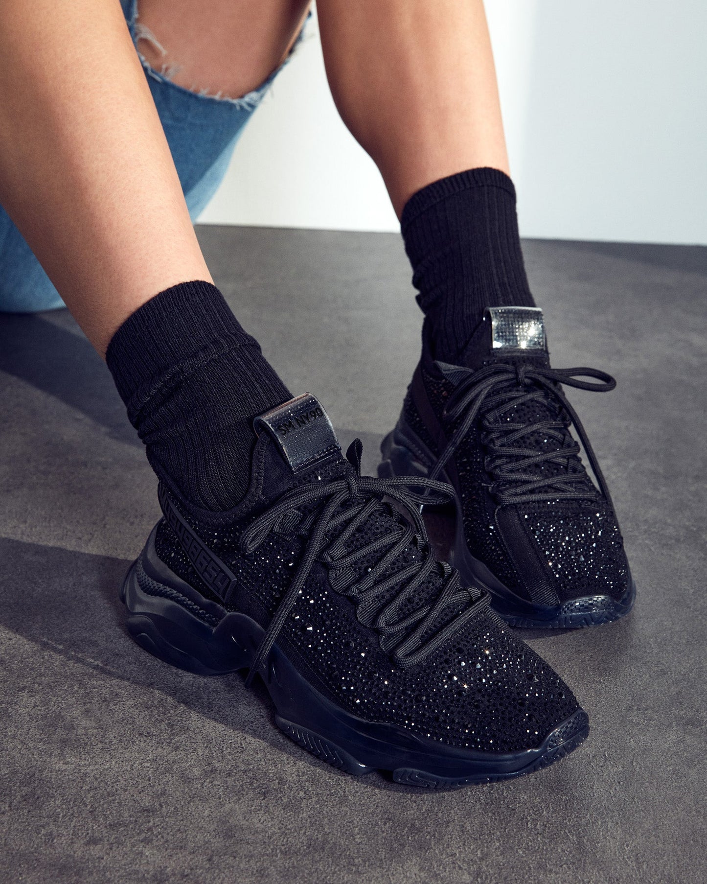 LFY TRAD Maxima Black Rhinestones