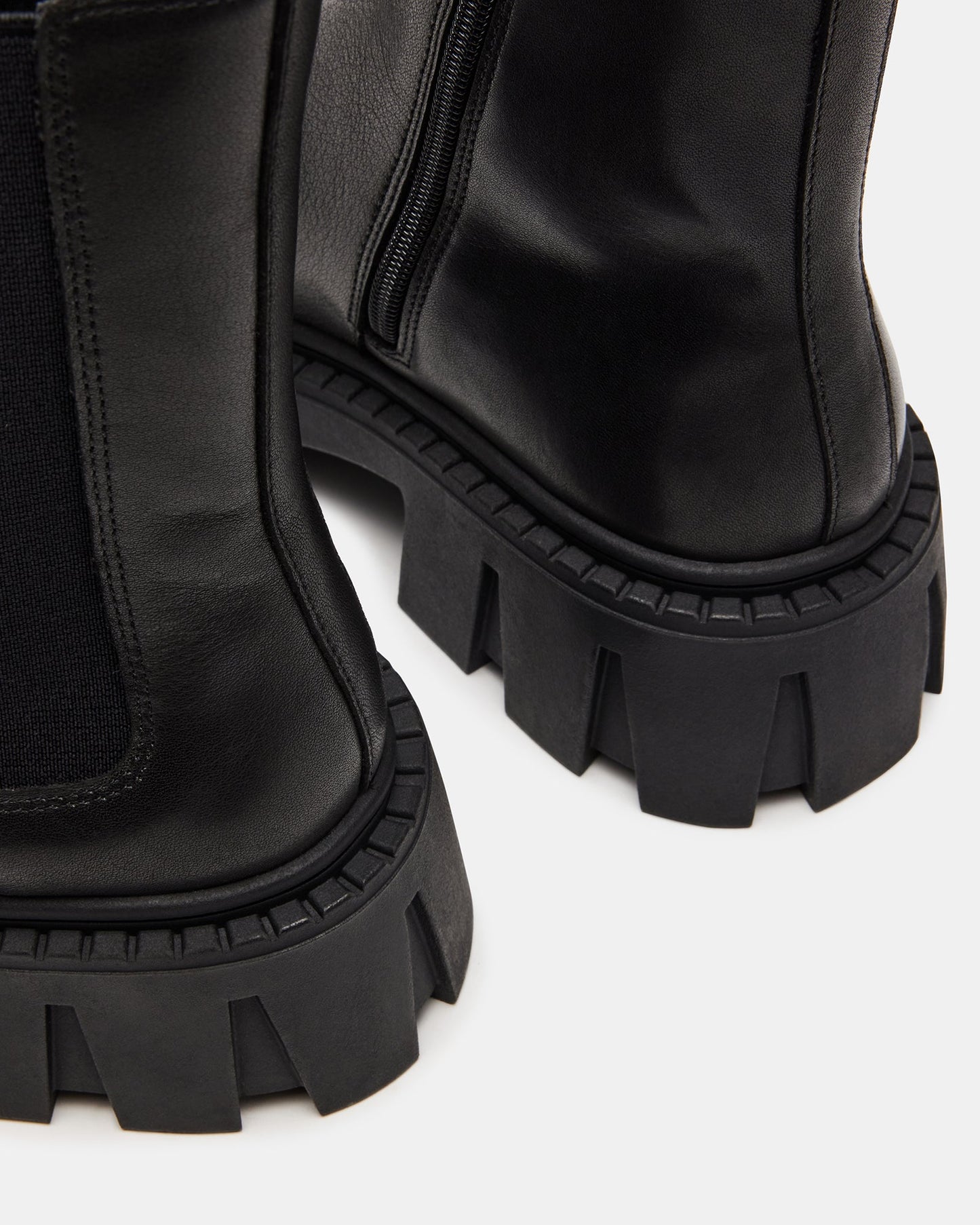 LFY TRAD Charges Black Leather