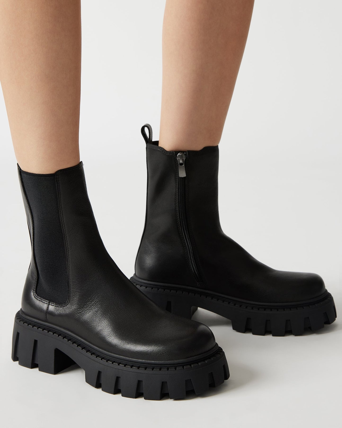 LFY TRAD Charges Black Leather
