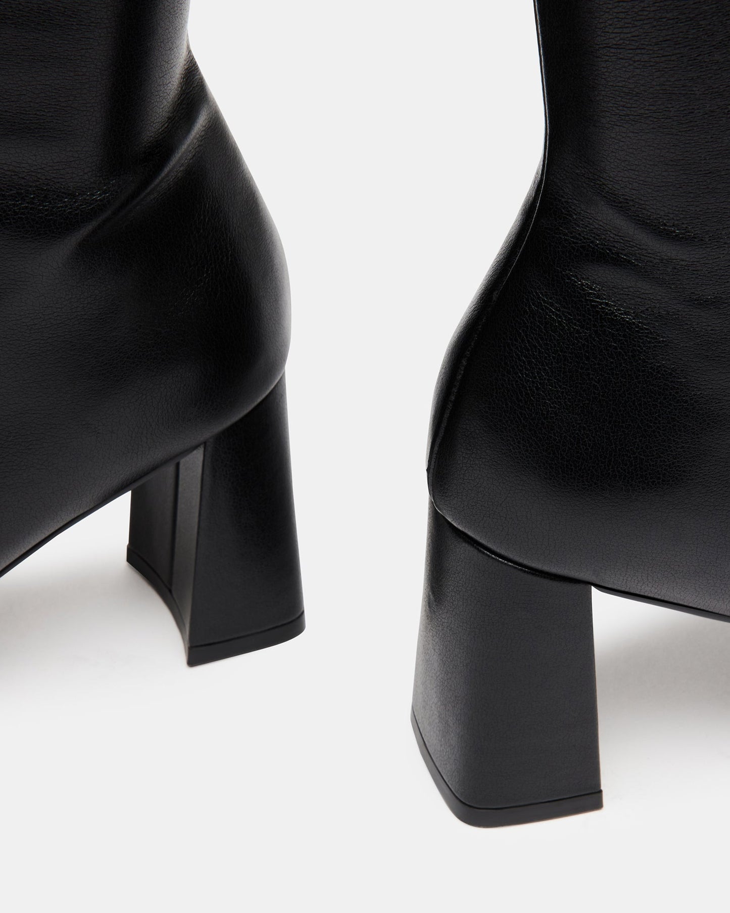 LFY TRAD Holly Black
